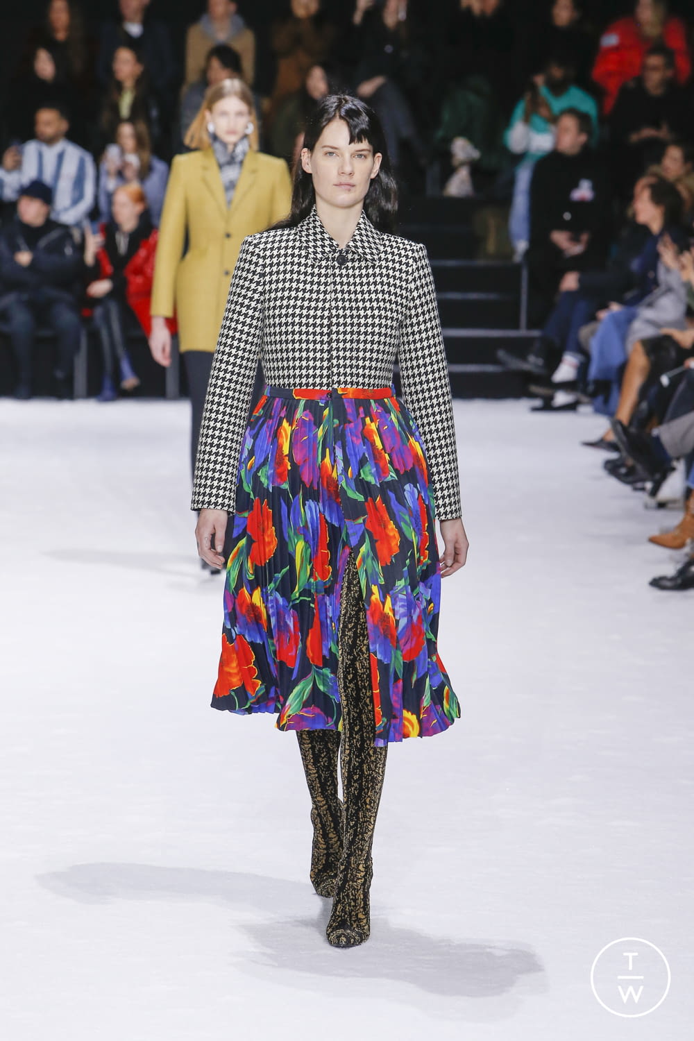 Fashion Week Paris Fall/Winter 2018 look 17 from the Balenciaga collection womenswear