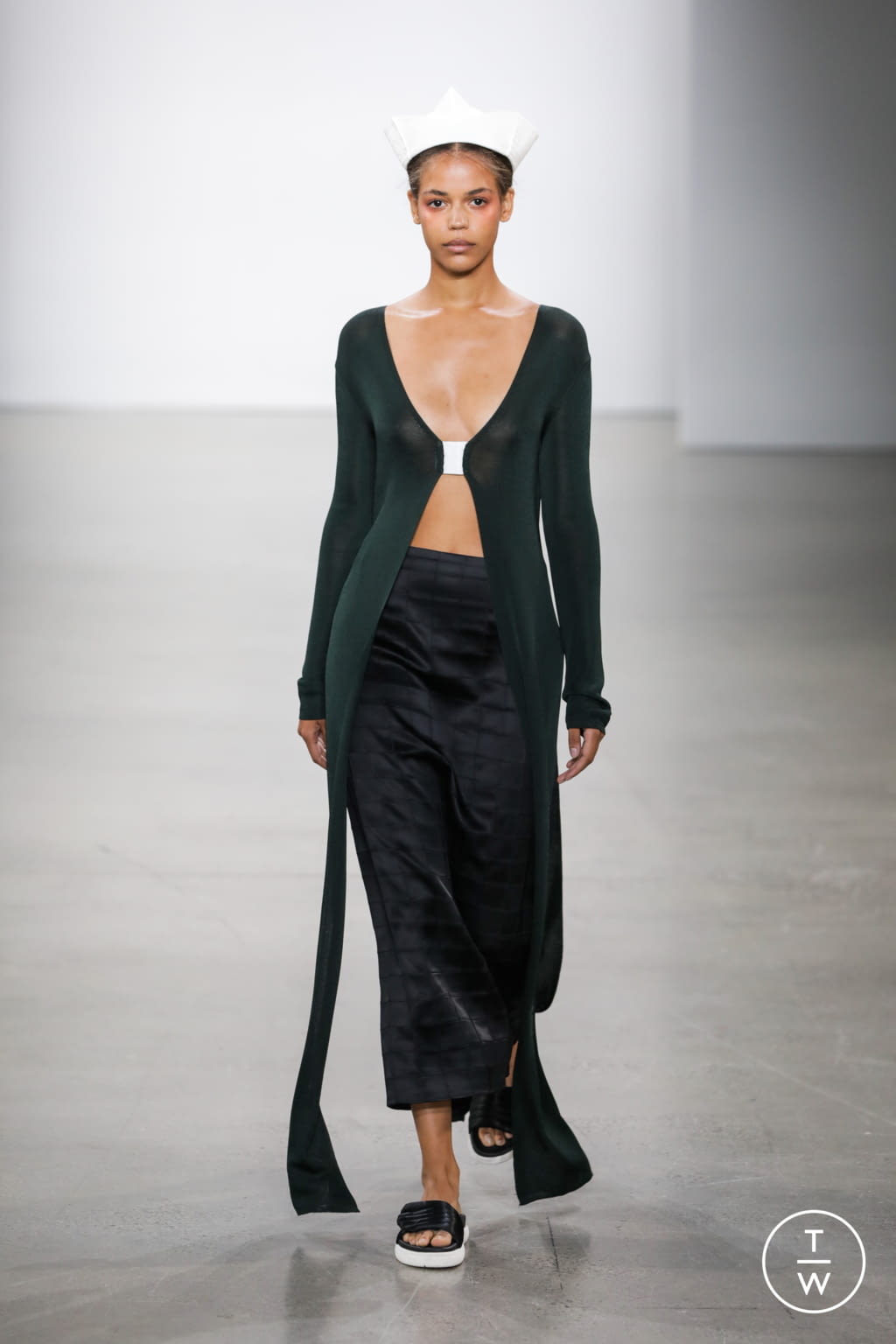 Fashion Week New York Spring/Summer 2022 look 17 from the Bevza collection 女装