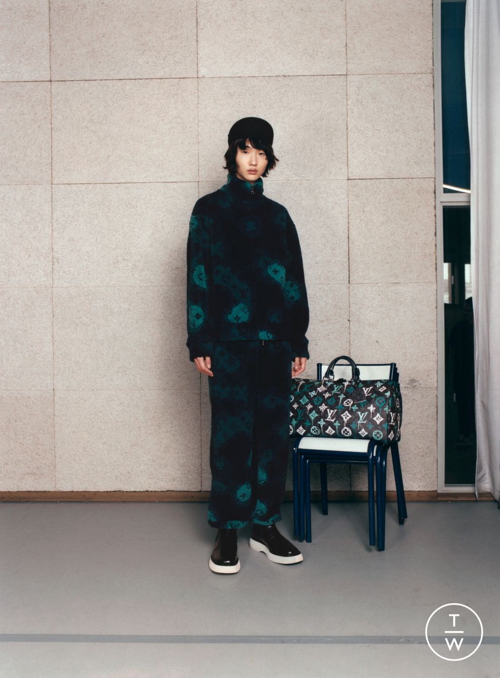 Fashion Week Paris Resort 2023 look 17 from the Louis Vuitton collection 男装