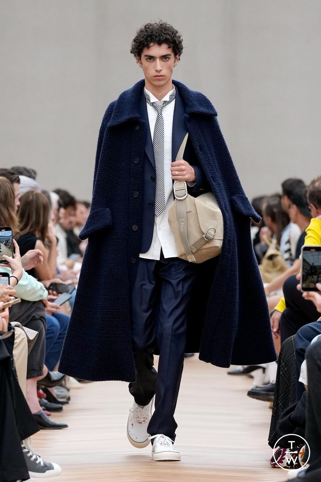 Fashion Week Paris Spring/Summer 2026 look 17 from the Dior Homme collection menswear