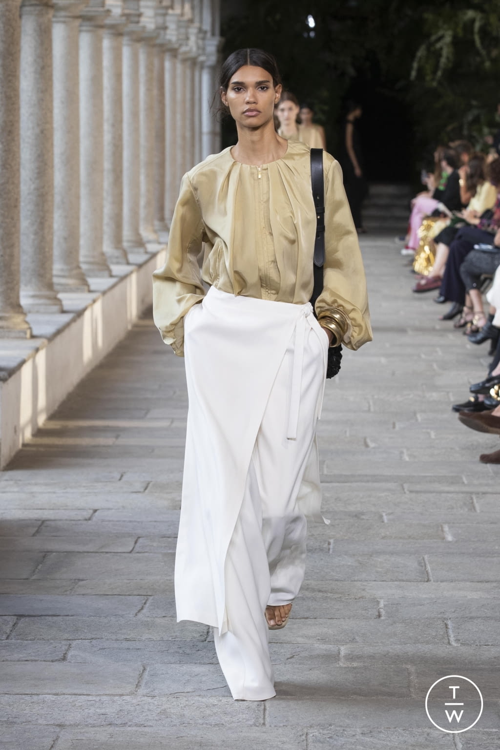Fashion Week Milan Spring/Summer 2022 look 17 from the Alberta Ferretti collection 女装