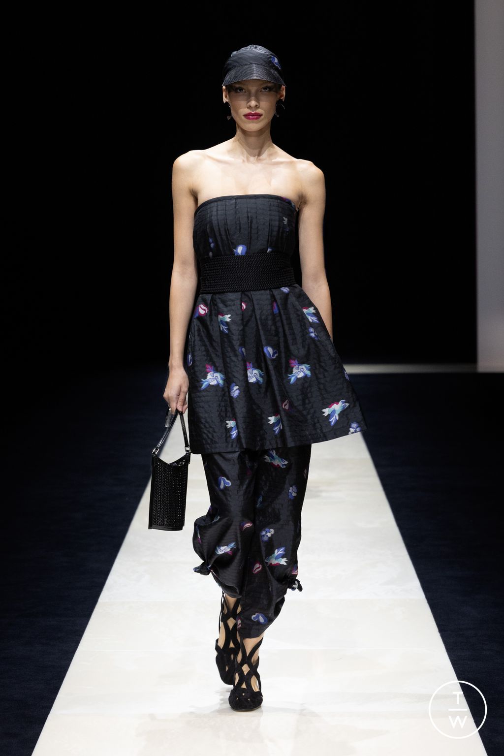 Fashion Week Milan Spring/Summer 2025 look 17 from the Emporio Armani collection womenswear