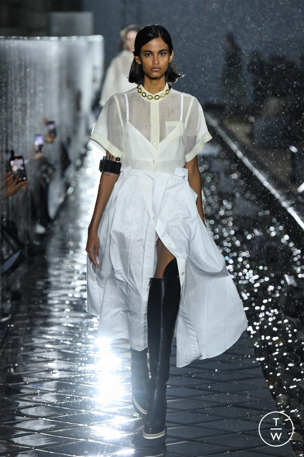 Fashion Week Paris Spring/Summer 2021 look 17 from the Sacai collection womenswear