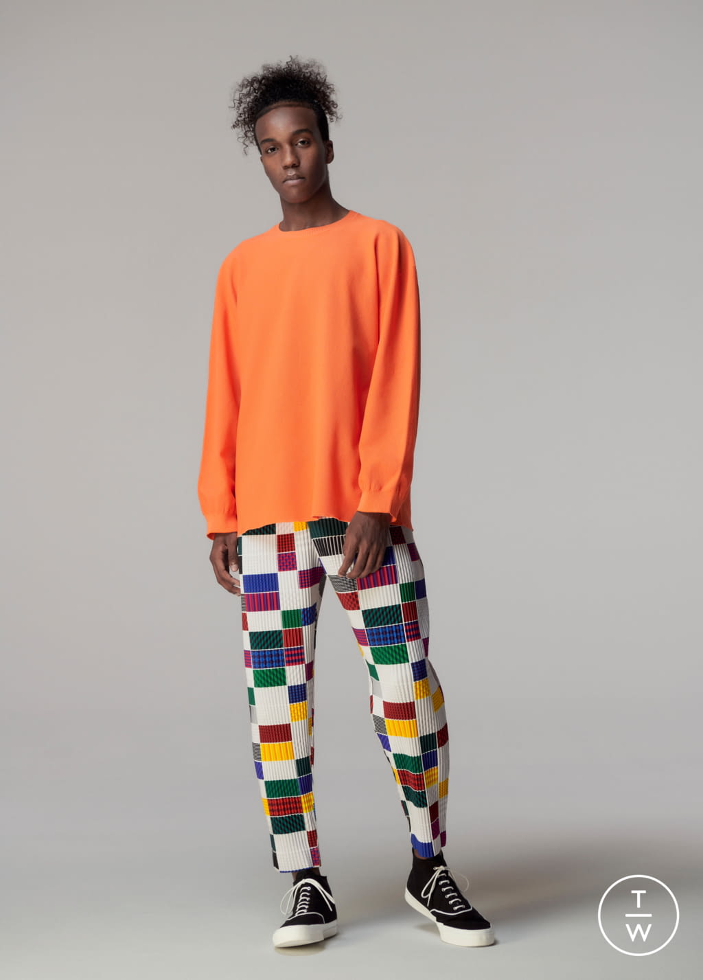 Fashion Week Paris Spring/Summer 2021 look 17 from the HOMME PLISSÉ ISSEY MIYAKE collection 男装