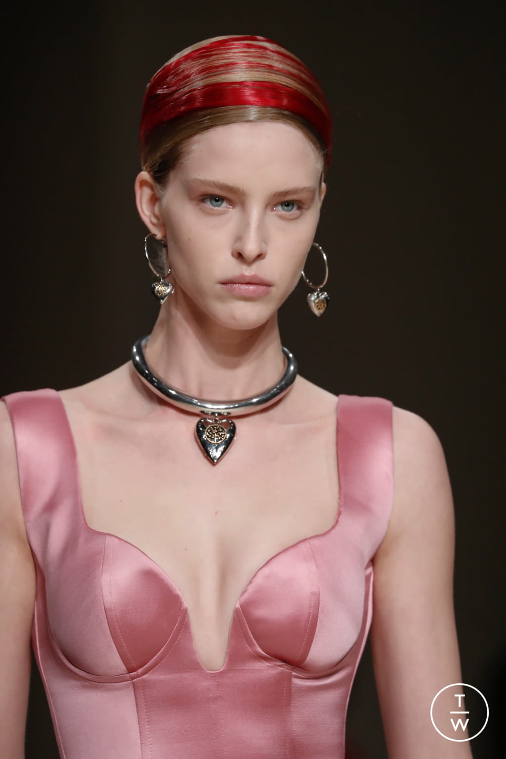Fashion Week Paris Fall/Winter 2020 look 43 de la collection Alexander McQueen womenswear accessories