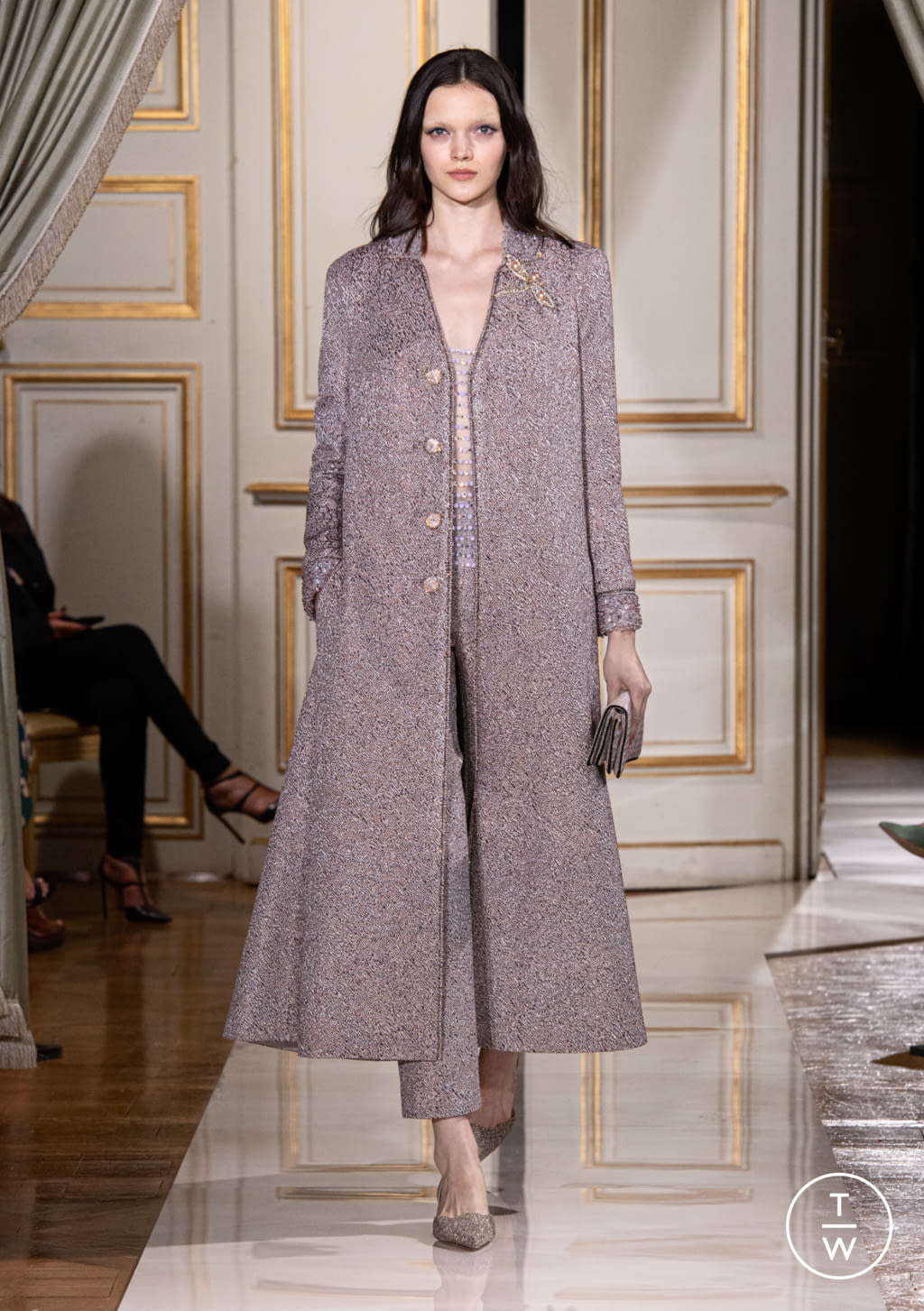 Fashion Week Paris Fall/Winter 2021 look 17 from the Giorgio Armani Privé collection 高级定制