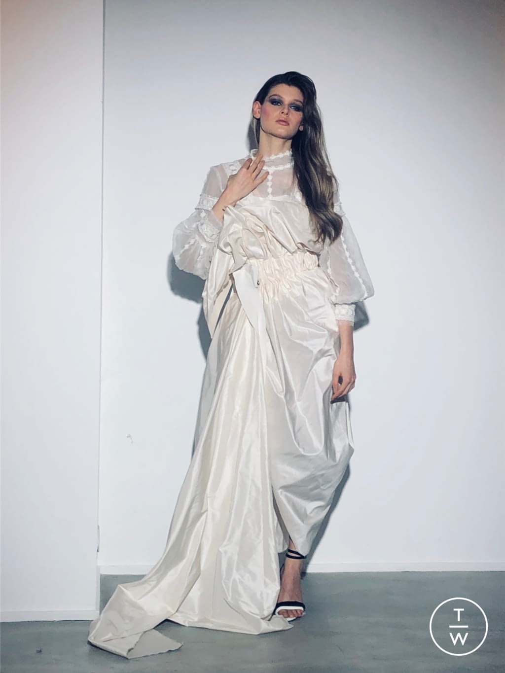 Fashion Week Paris Spring/Summer 2021 look 17 from the Aelis collection couture