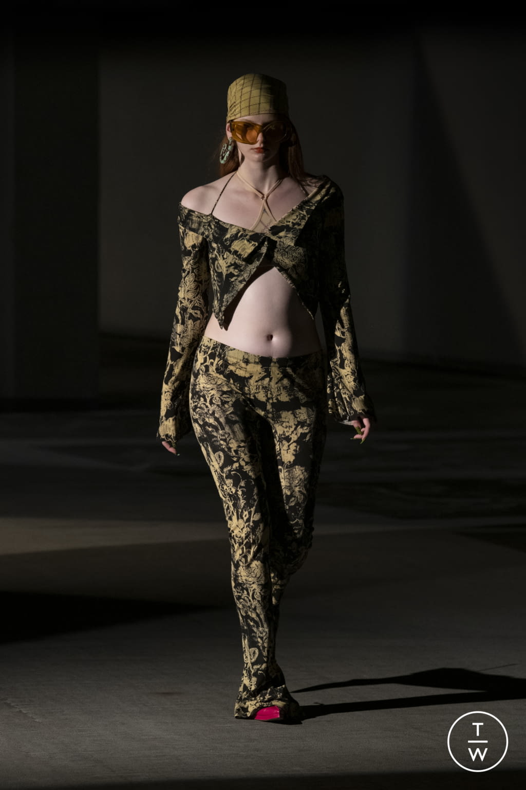 Fashion Week London Spring/Summer 2022 look 17 from the KNWLS collection womenswear