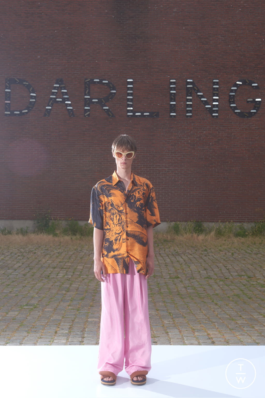 Fashion Week Paris Spring/Summer 2022 look 17 from the Dries Van Noten collection 男装