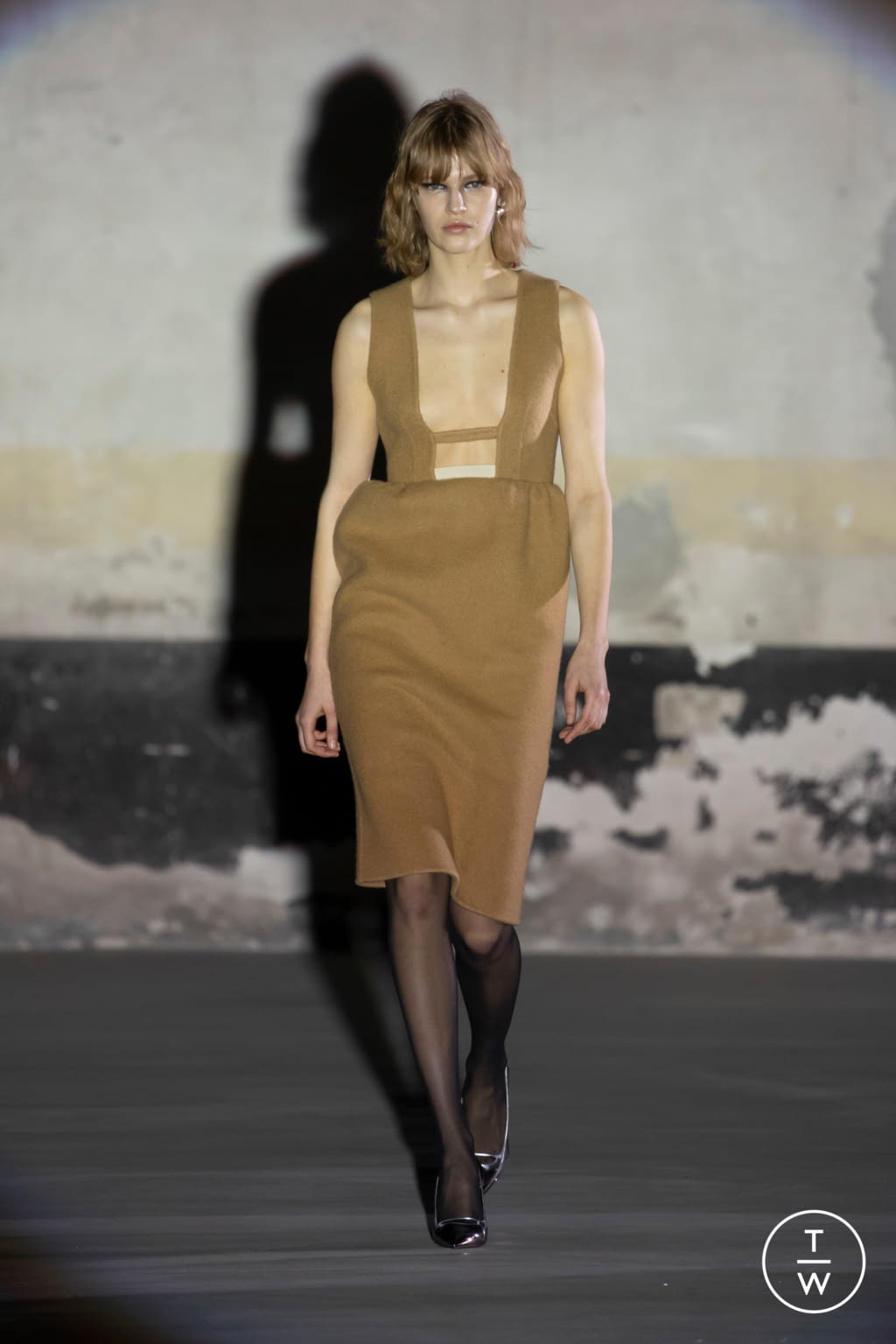 Fashion Week Milan Fall/Winter 2021 look 17 from the N°21 collection 女装