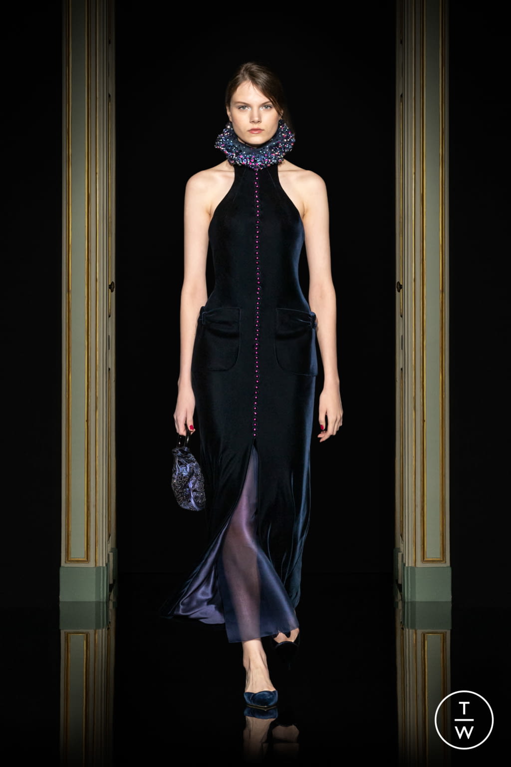 Fashion Week Paris Spring/Summer 2021 look 17 from the Giorgio Armani Privé collection couture