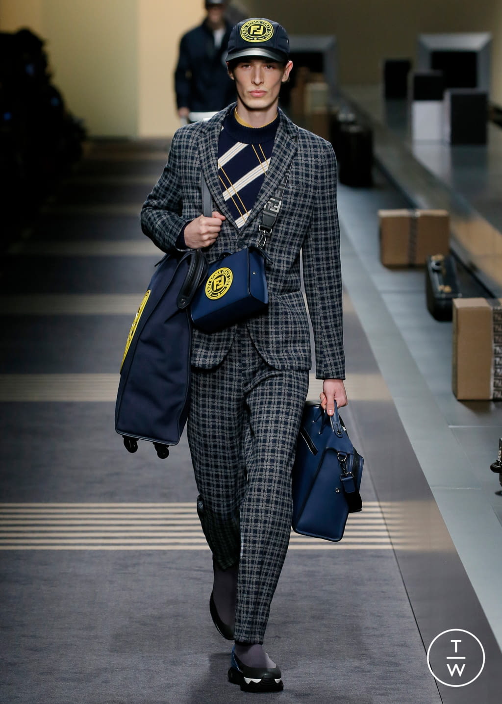 Fashion Week Milan Fall/Winter 2018 look 17 de la collection Fendi menswear
