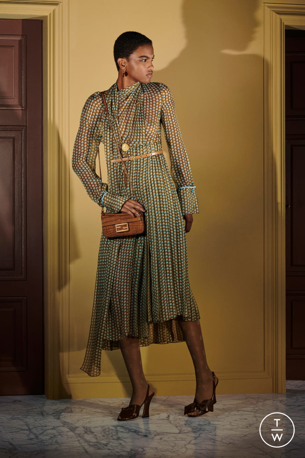 Fashion Week Milan Resort 2020 look 16 from the Fendi collection 女装