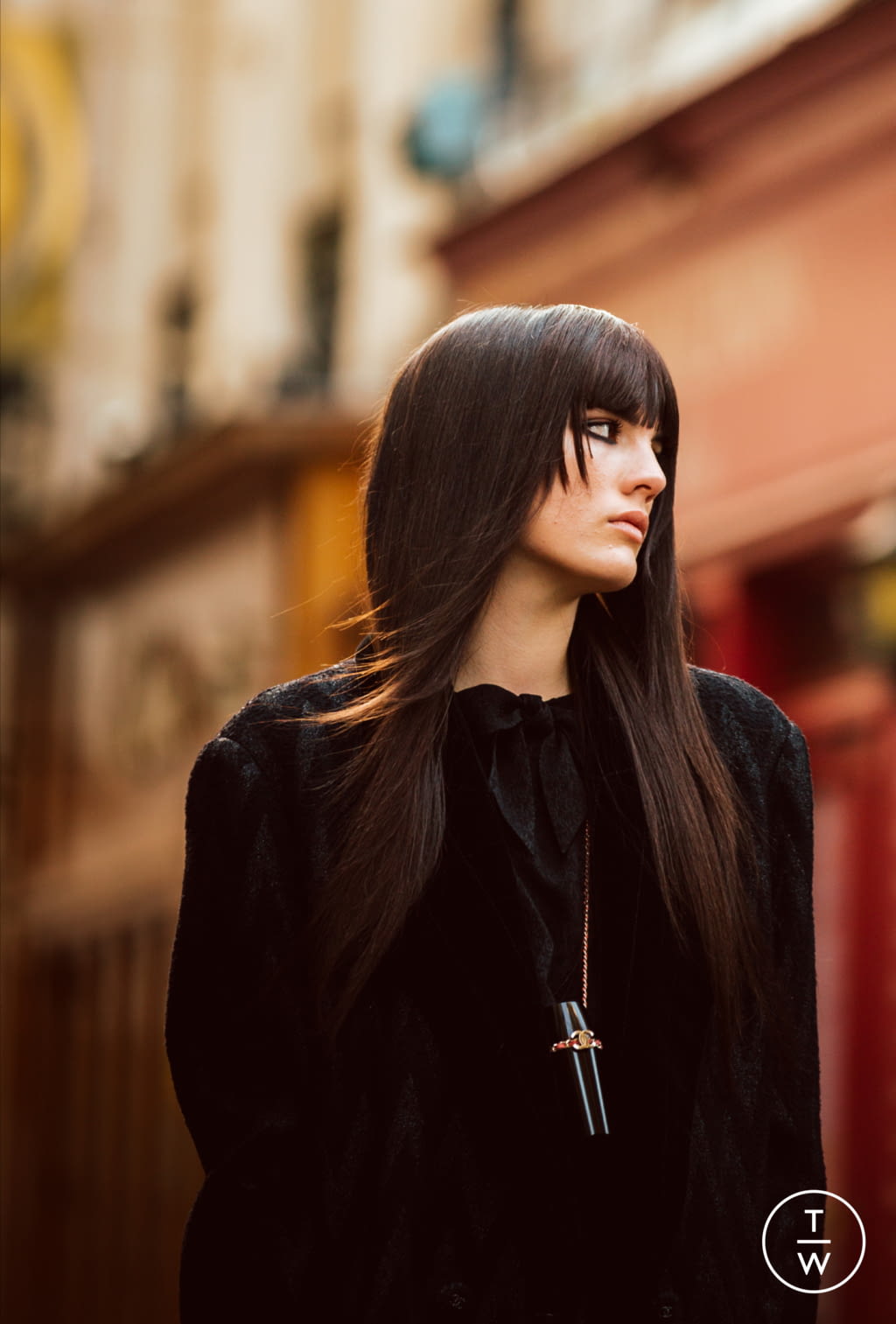 Fashion Week Paris Fall/Winter 2021 look 17 from the Chanel collection womenswear accessories