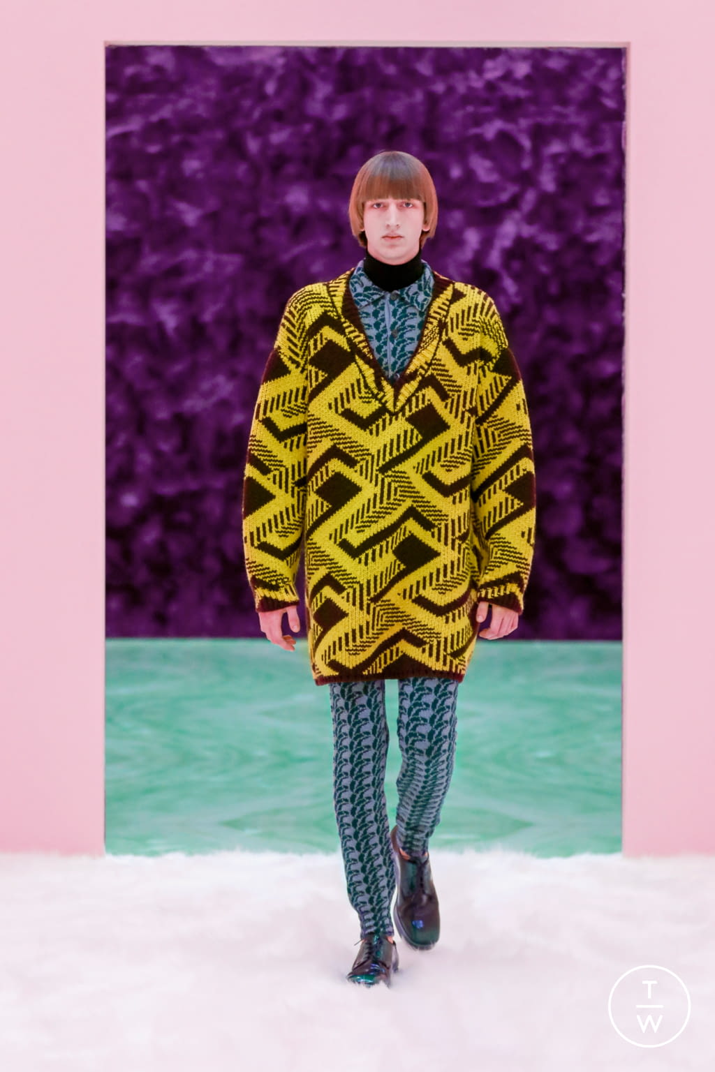 Fashion Week Milan Fall/Winter 2021 look 17 from the Prada collection 男装