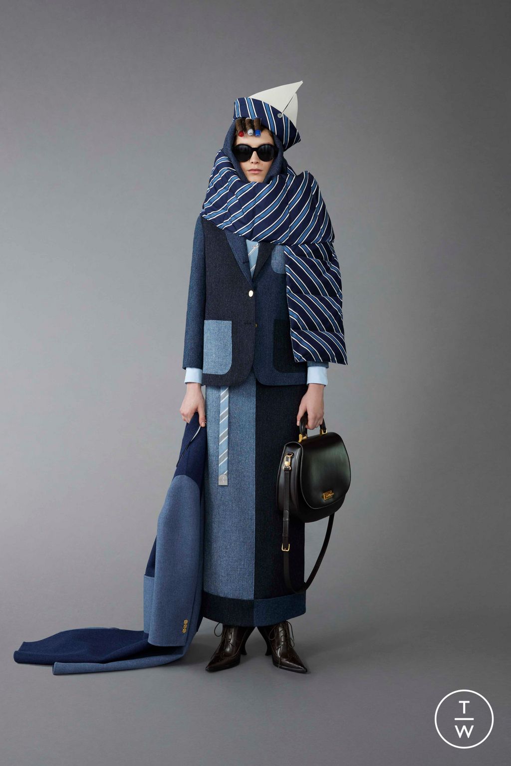 Fashion Week Paris Pre-Fall 2023 look 17 from the Thom Browne collection womenswear