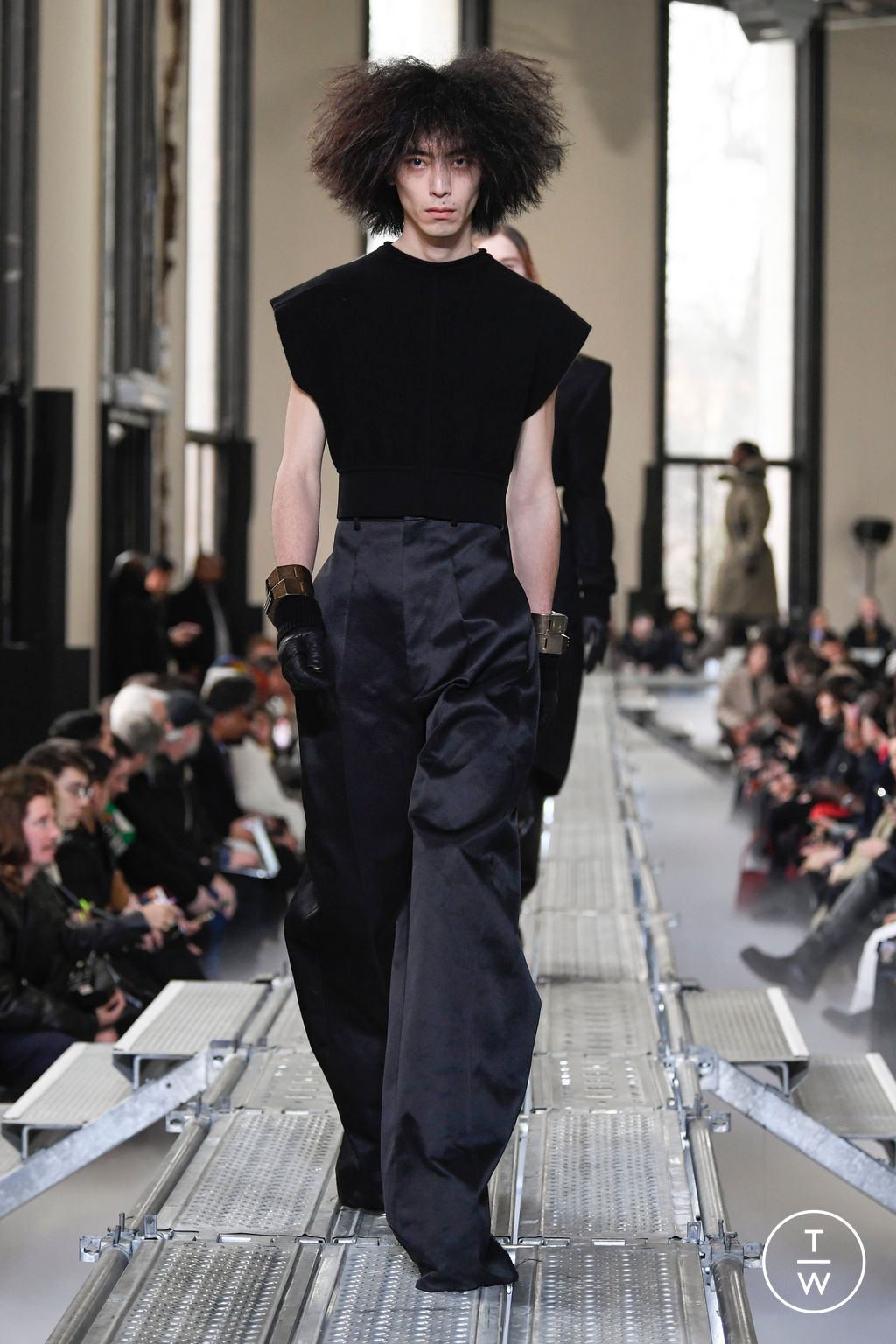 Fashion Week Paris Fall/Winter 2023 look 36 from the Rick Owens collection 男装