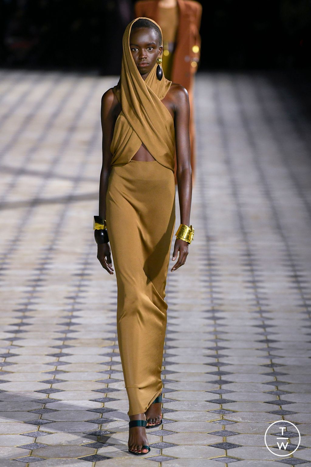 Fashion Week Paris Spring/Summer 2023 look 16 from the Saint Laurent collection 女装