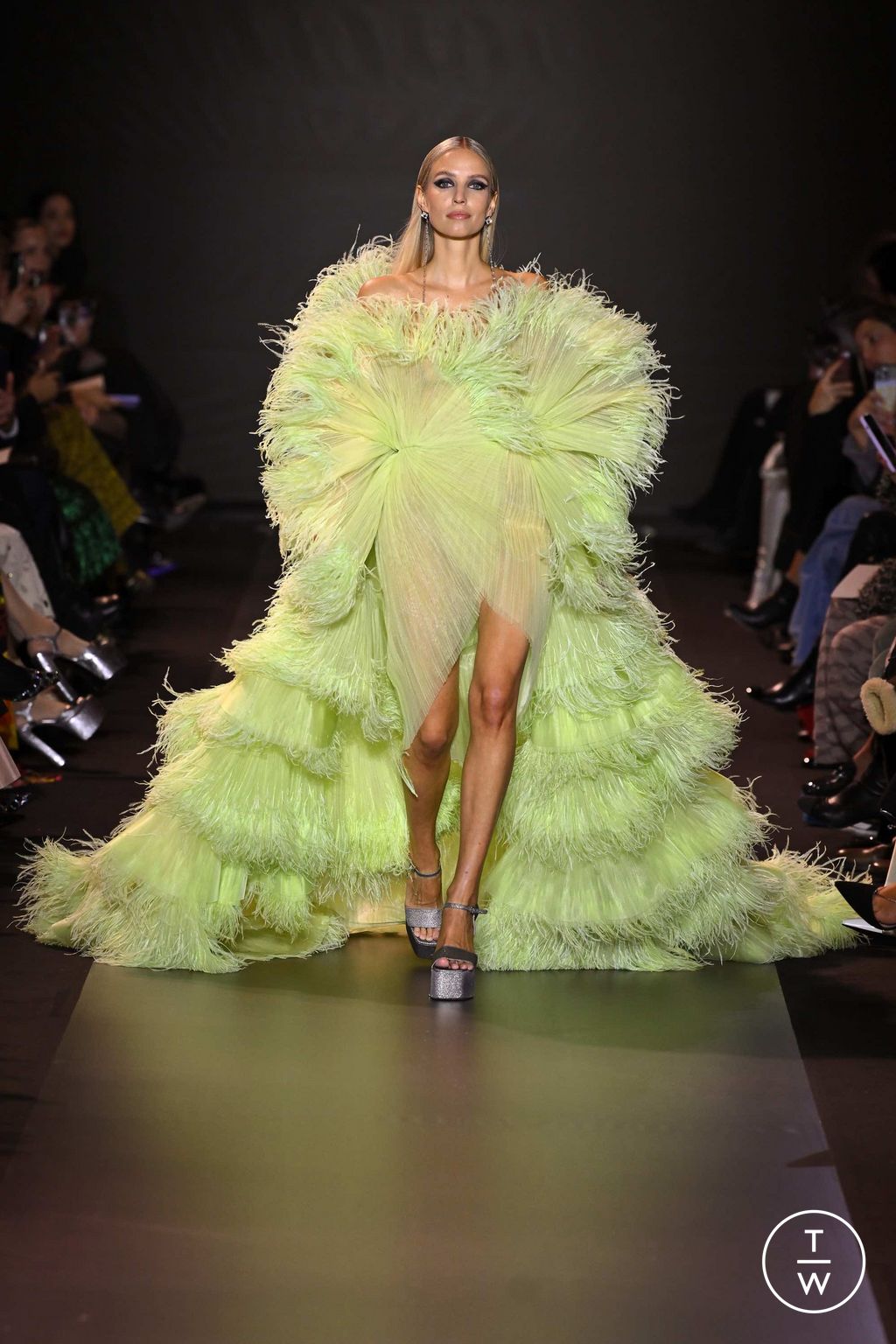 Fashion Week Paris Spring/Summer 2023 look 19 from the Georges Hobeika collection couture
