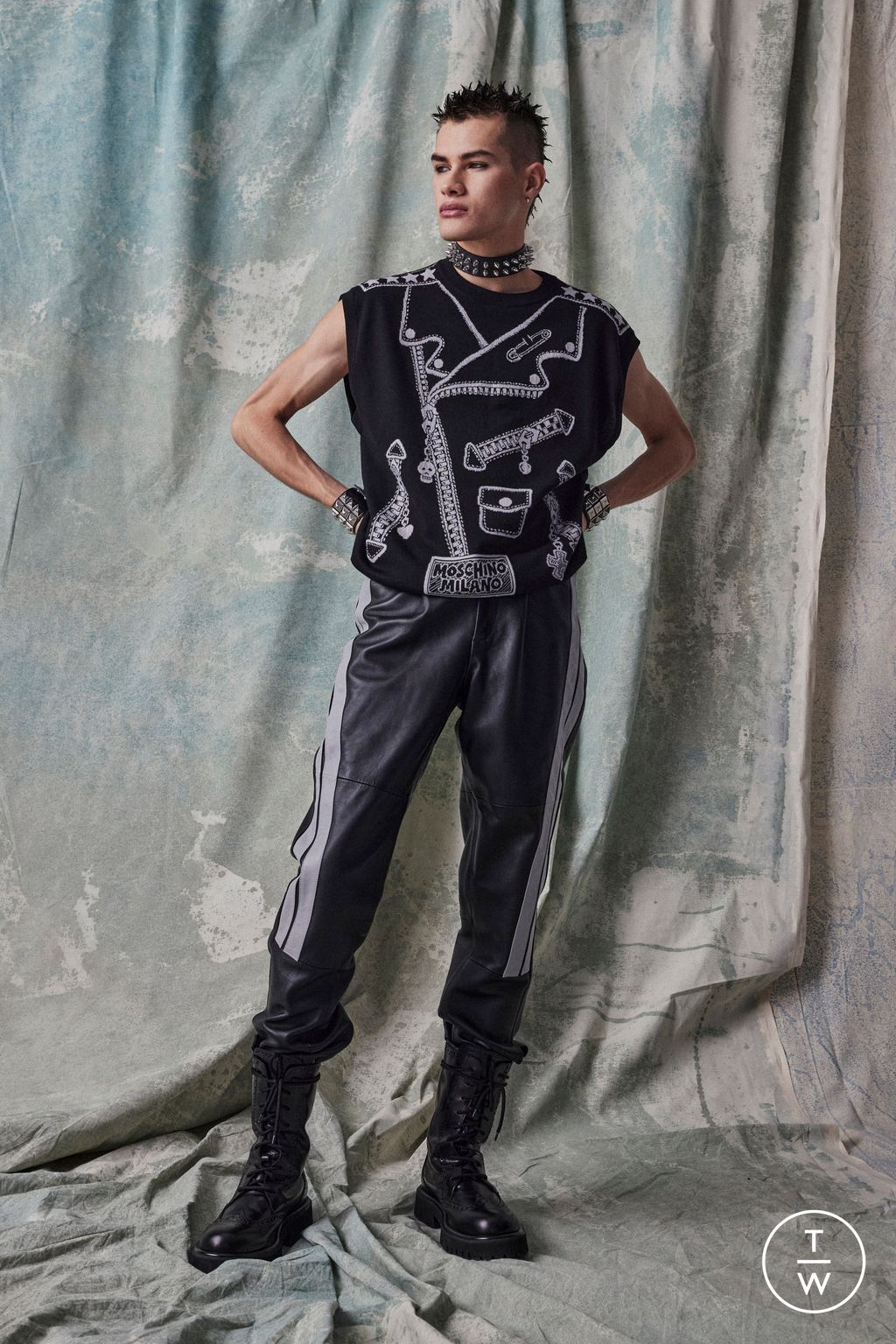 Fashion Week Milan Pre-Fall 2023 look 17 from the Moschino collection menswear