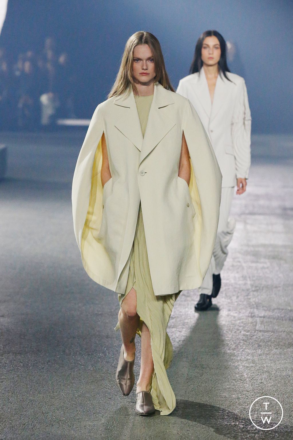 Fashion Week Paris Spring/Summer 2023 look 18 from the Issey Miyake collection 女装