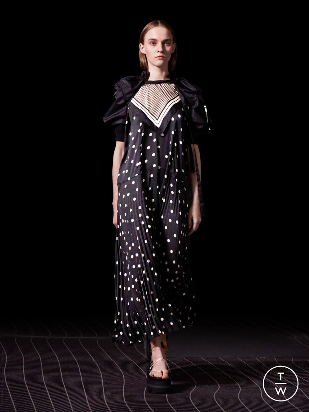 Fashion Week Paris Spring/Summer 2022 look 18 de la collection Sacai womenswear