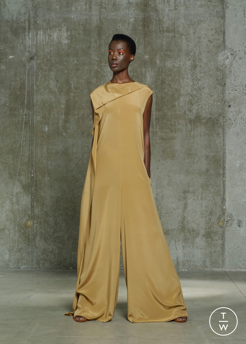 Fashion Week London Resort 2020 look 18 from the Chalayan collection 女装