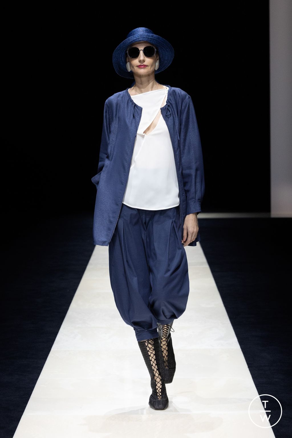 Fashion Week Milan Spring/Summer 2025 look 18 from the Emporio Armani collection womenswear
