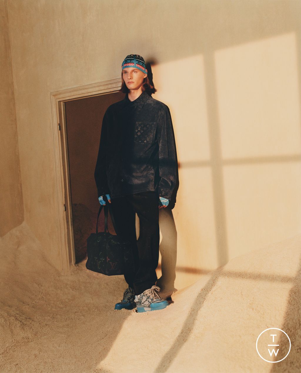 Fashion Week Paris Pre-Fall 2023 look 20 from the Louis Vuitton collection menswear