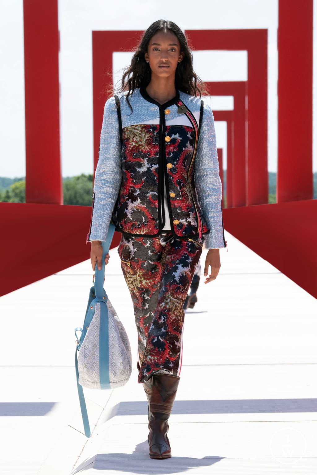Fashion Week Paris Resort 2022 look 18 from the Louis Vuitton collection womenswear