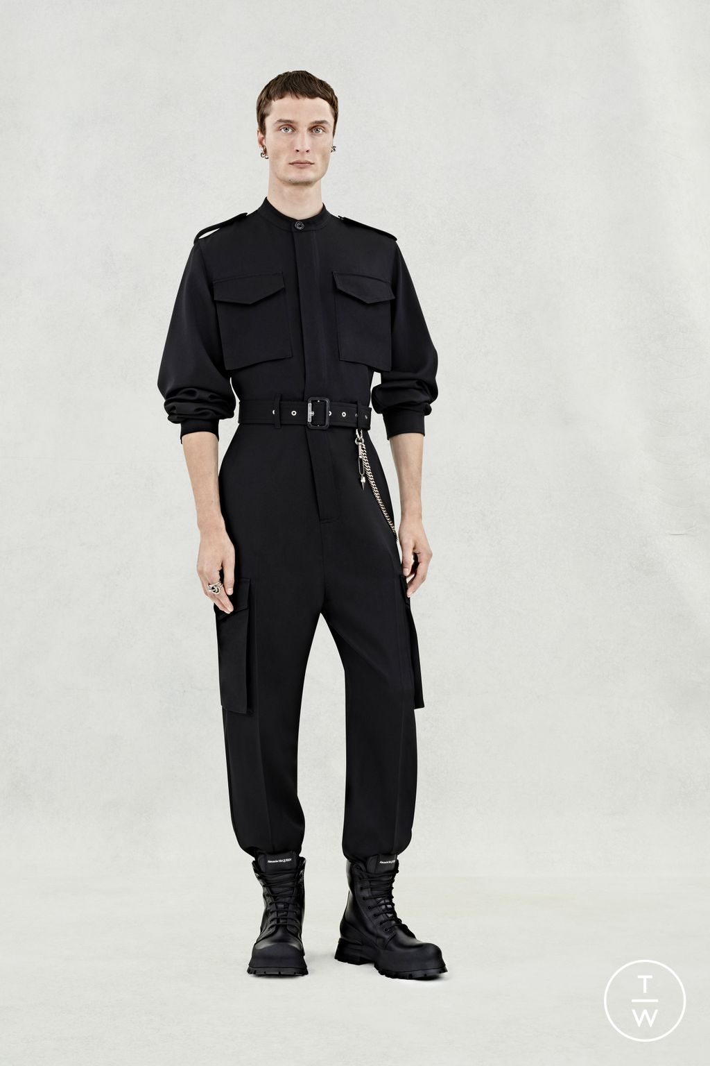 Fashion Week London Spring/Summer 2024 look 22 de la collection Alexander McQueen menswear