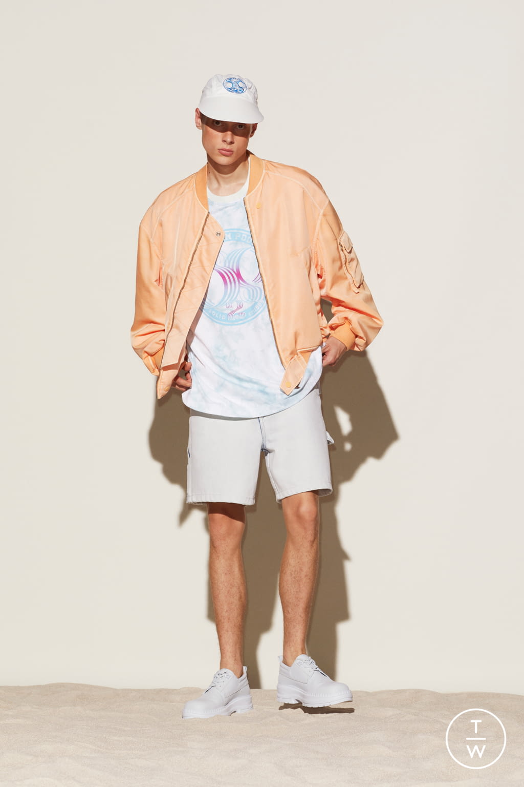 Fashion Week Milan Spring/Summer 2022 look 18 from the SOLID HOMME collection 男装