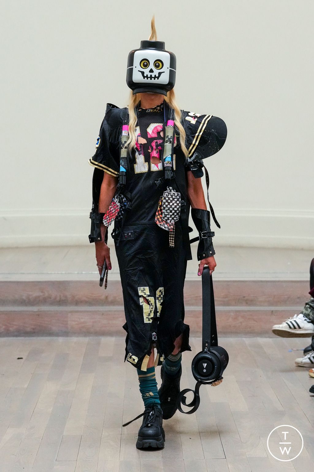 Fashion Week London Fall/Winter 2023 look 18 from the NOKI collection womenswear