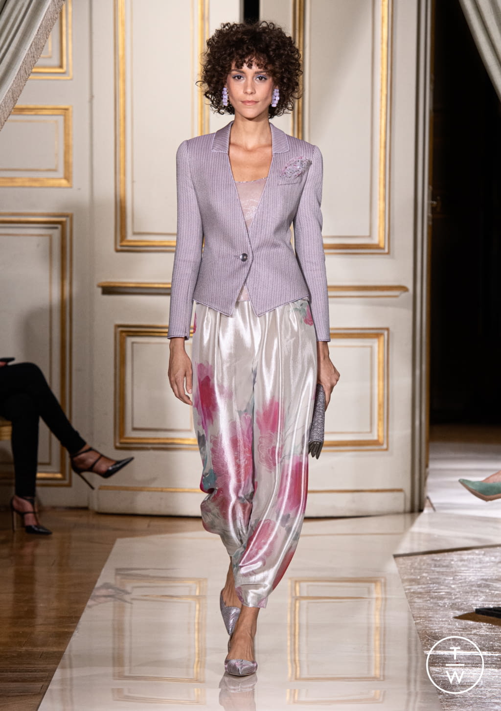 Fashion Week Paris Fall/Winter 2021 look 18 from the Giorgio Armani Privé collection couture