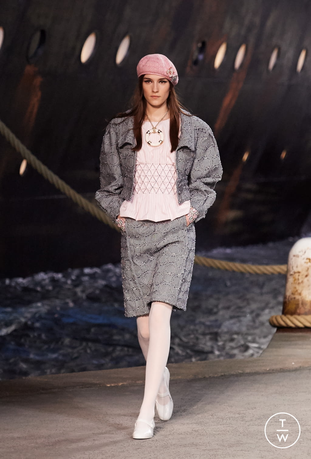 Fashion Week Paris Resort 2019 look 18 from the Chanel collection womenswear