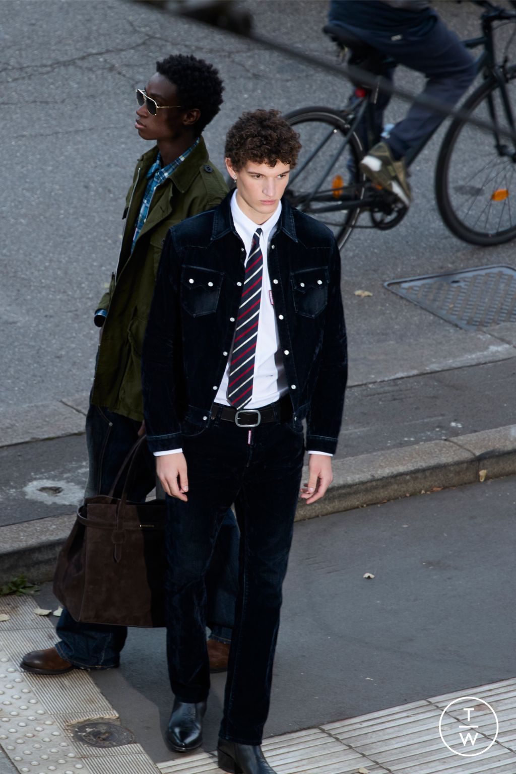 Fashion Week Milan Pre-Fall 2025 look 18 from the Dsquared2 collection 男装