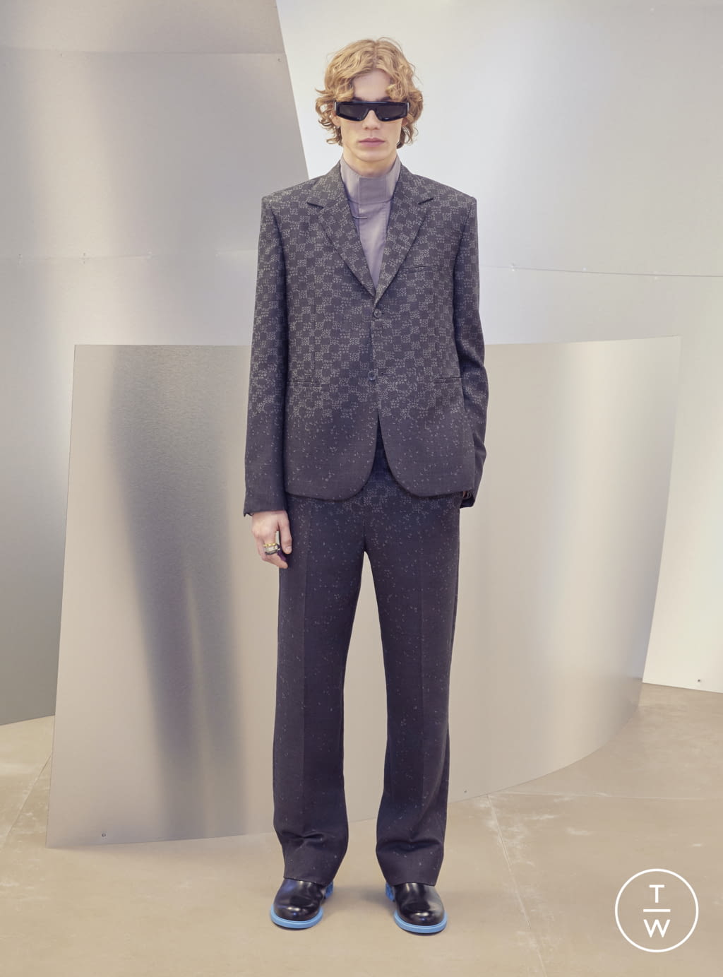 Fashion Week Paris Pre-Fall 2022 look 33 from the Louis Vuitton collection 男装