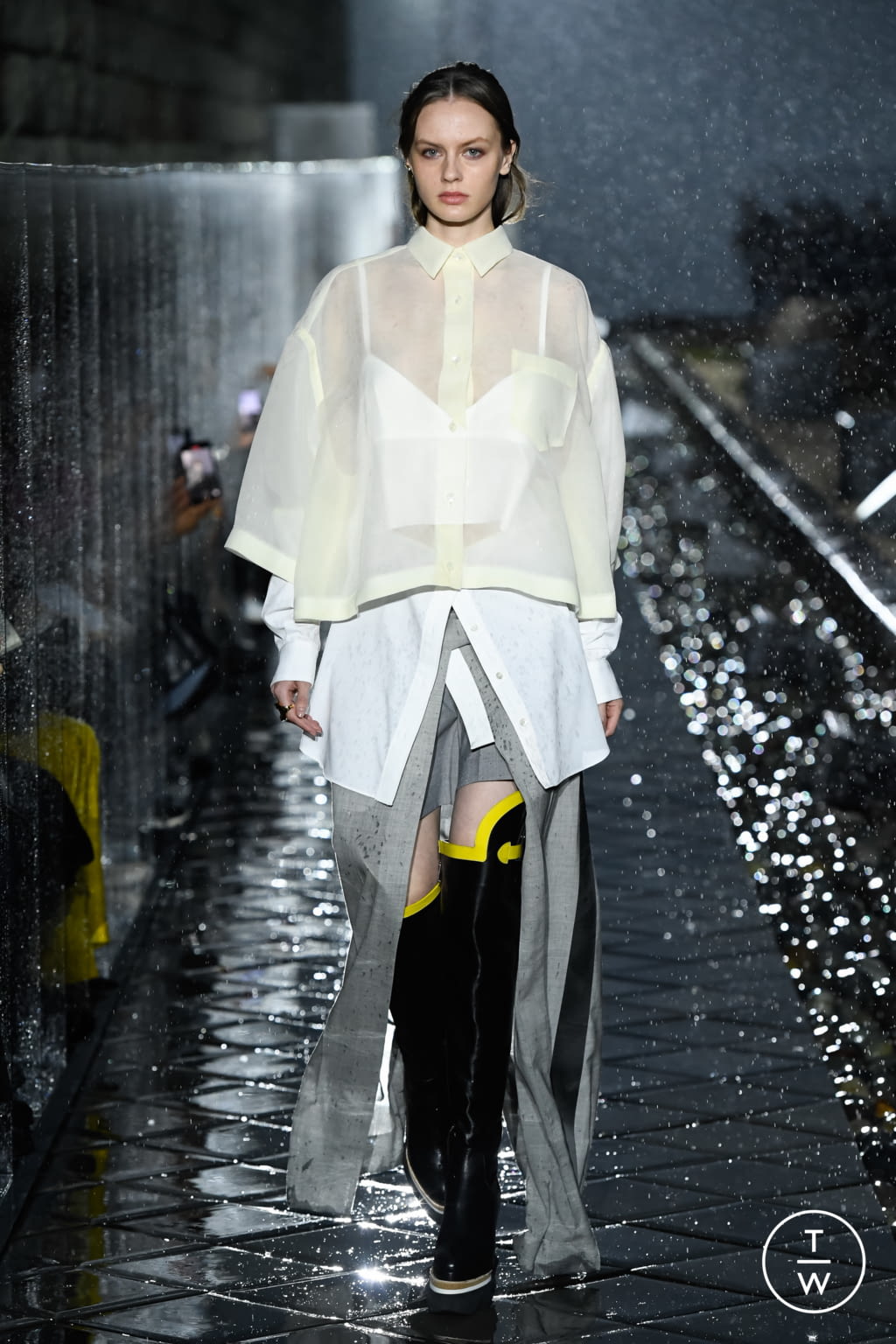Fashion Week Paris Spring/Summer 2021 look 18 de la collection Sacai womenswear