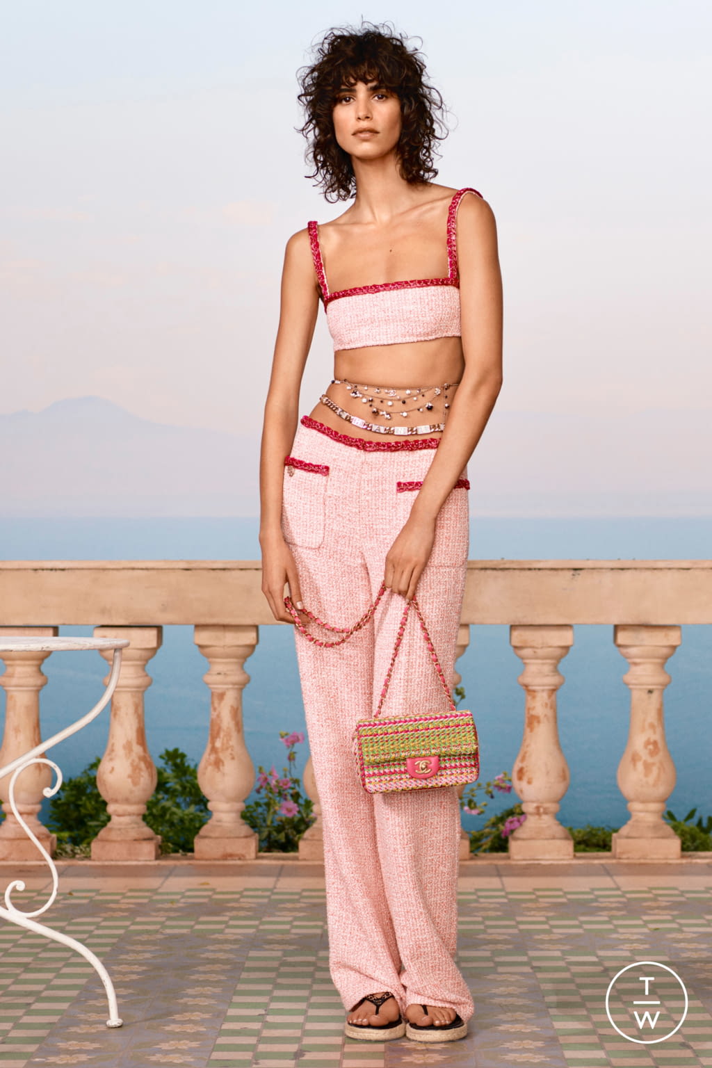 Fashion Week Paris Resort 2021 look 18 from the Chanel collection 女装