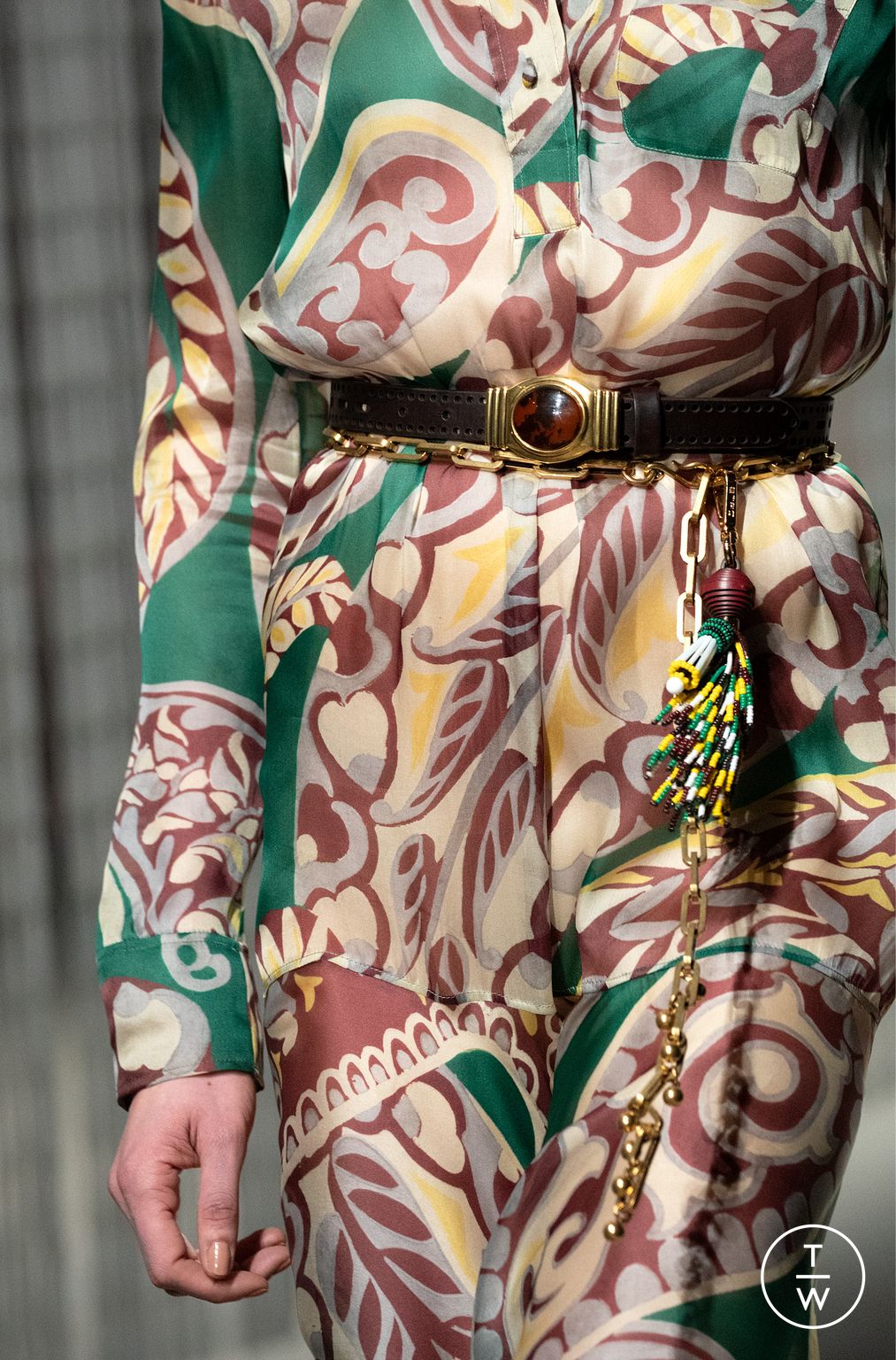 Fashion Week Milan Fall/Winter 2025 look 18 from the Etro collection 女装配饰