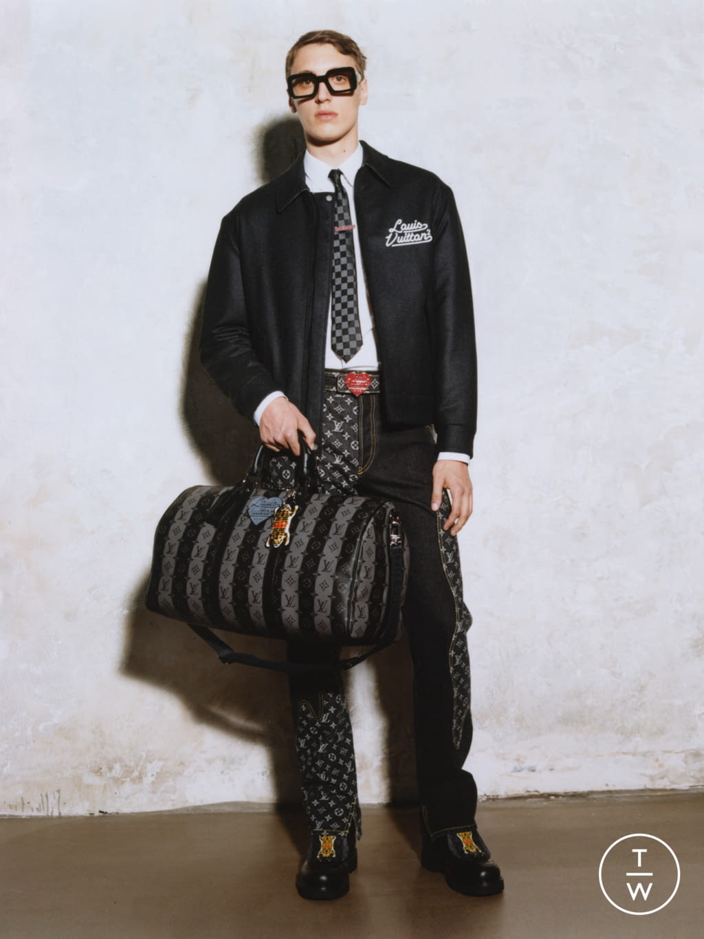 Fashion Week Paris Resort 2022 look 23 from the Louis Vuitton collection menswear