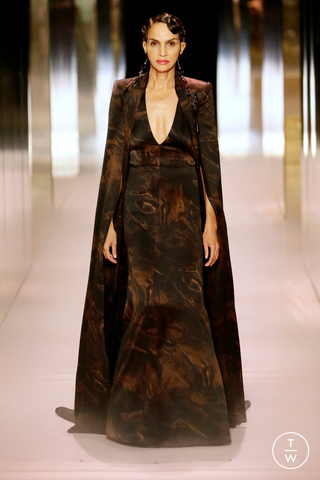 Fashion Week Paris Spring/Summer 2021 look 18 from the Fendi collection couture