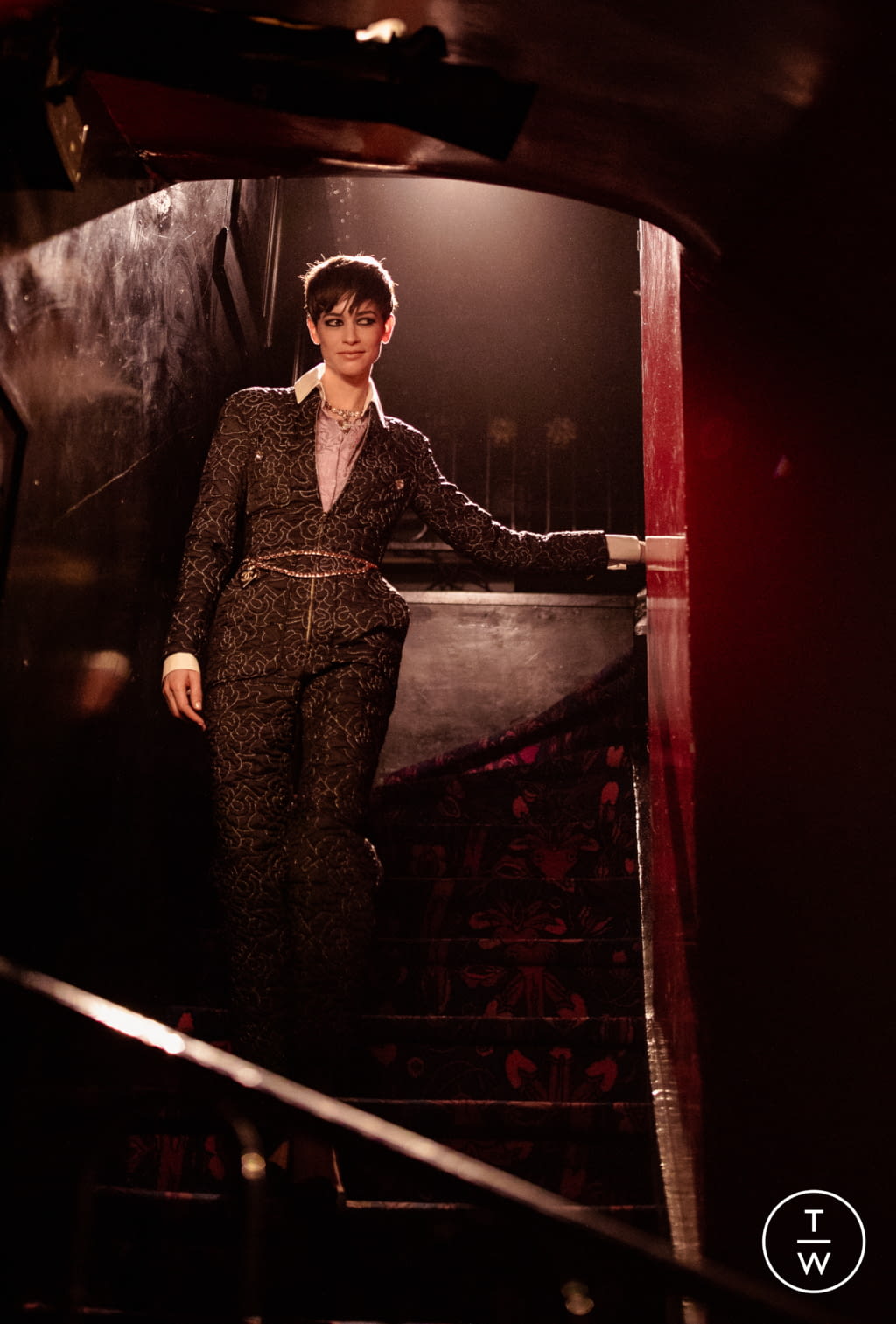 Fashion Week Paris Fall/Winter 2021 look 19 from the Chanel collection womenswear accessories