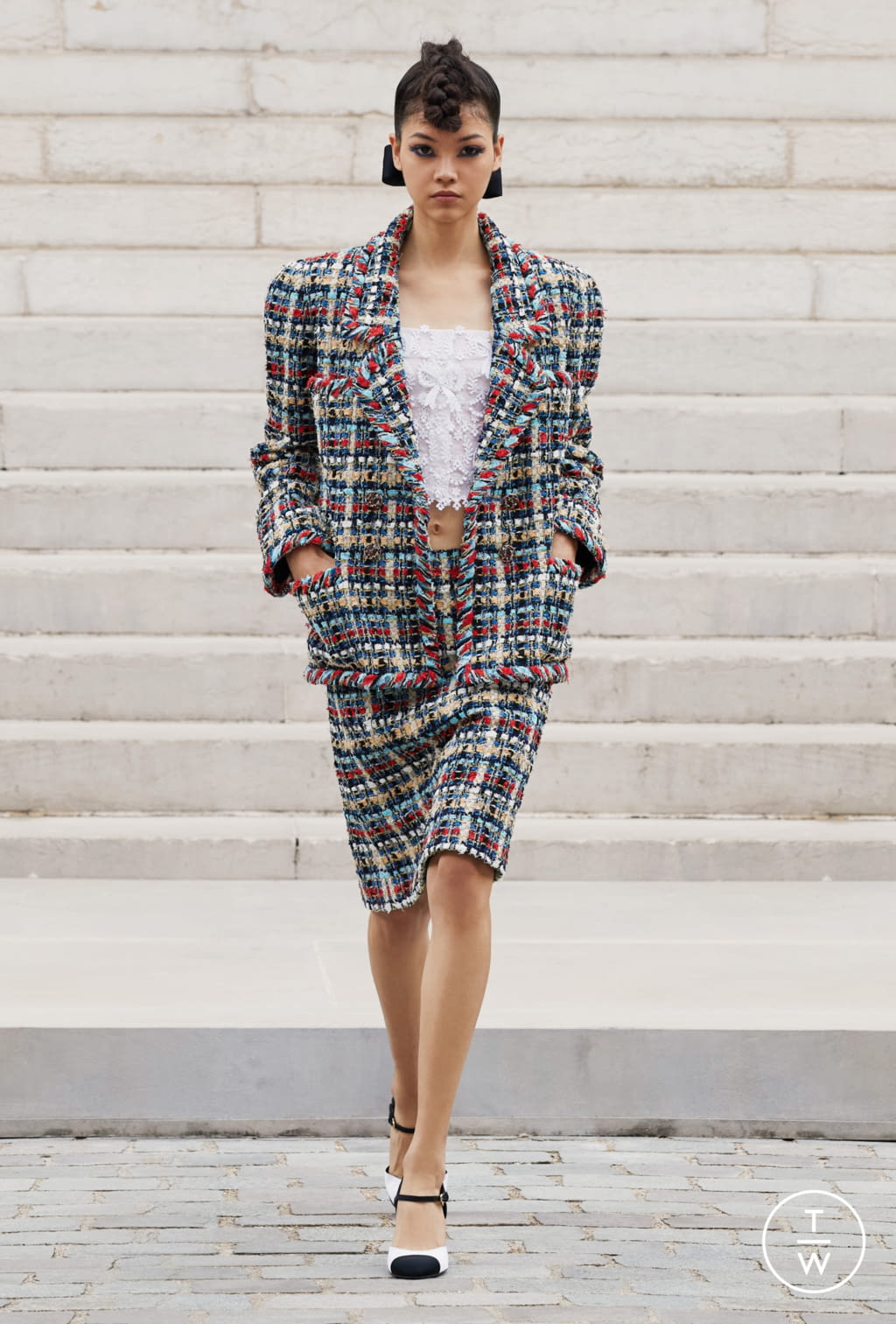 Fashion Week Paris Fall/Winter 2021 look 18 from the Chanel collection 高级定制