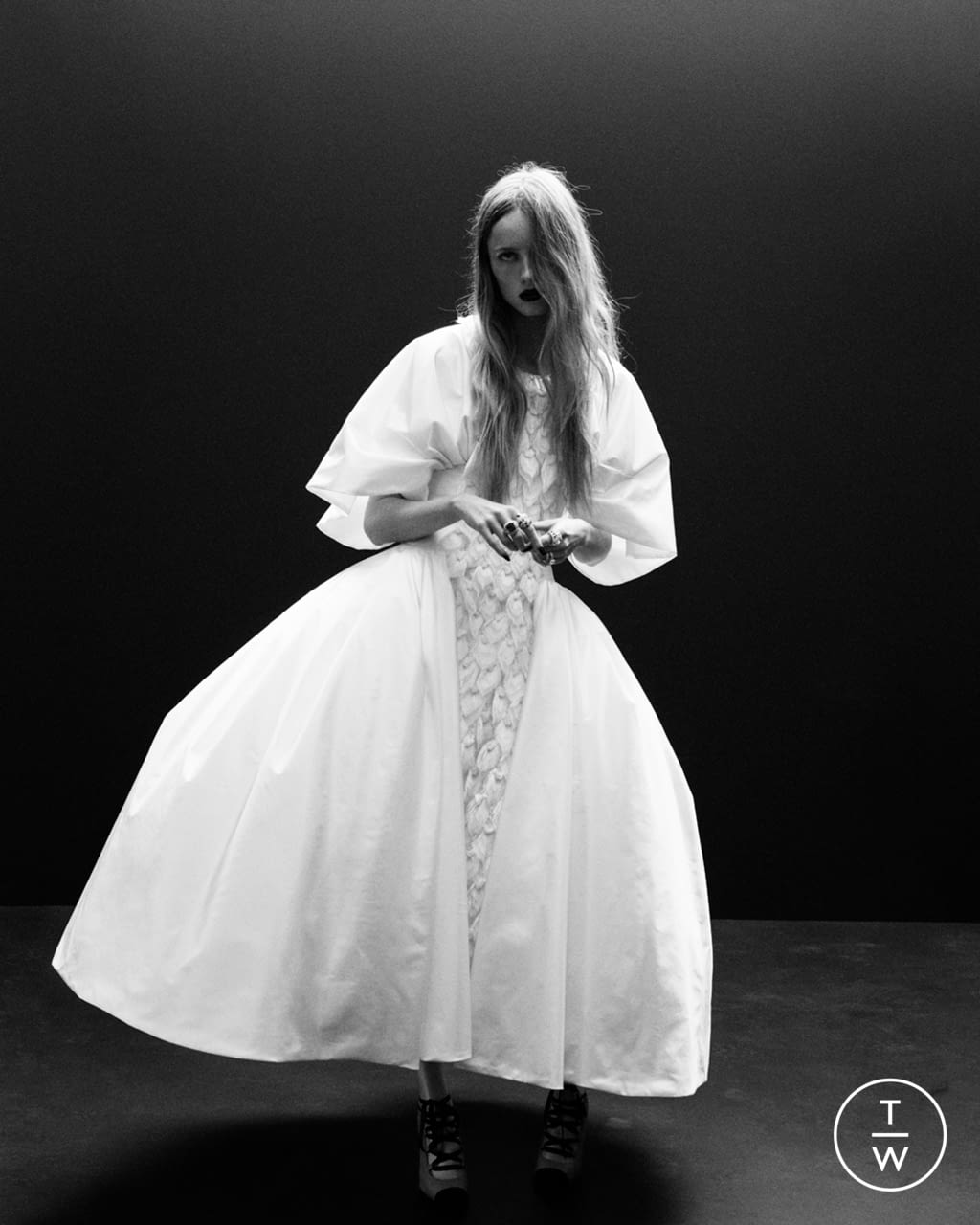 Fashion Week Paris Fall/Winter 2020 look 18 from the Chanel collection couture