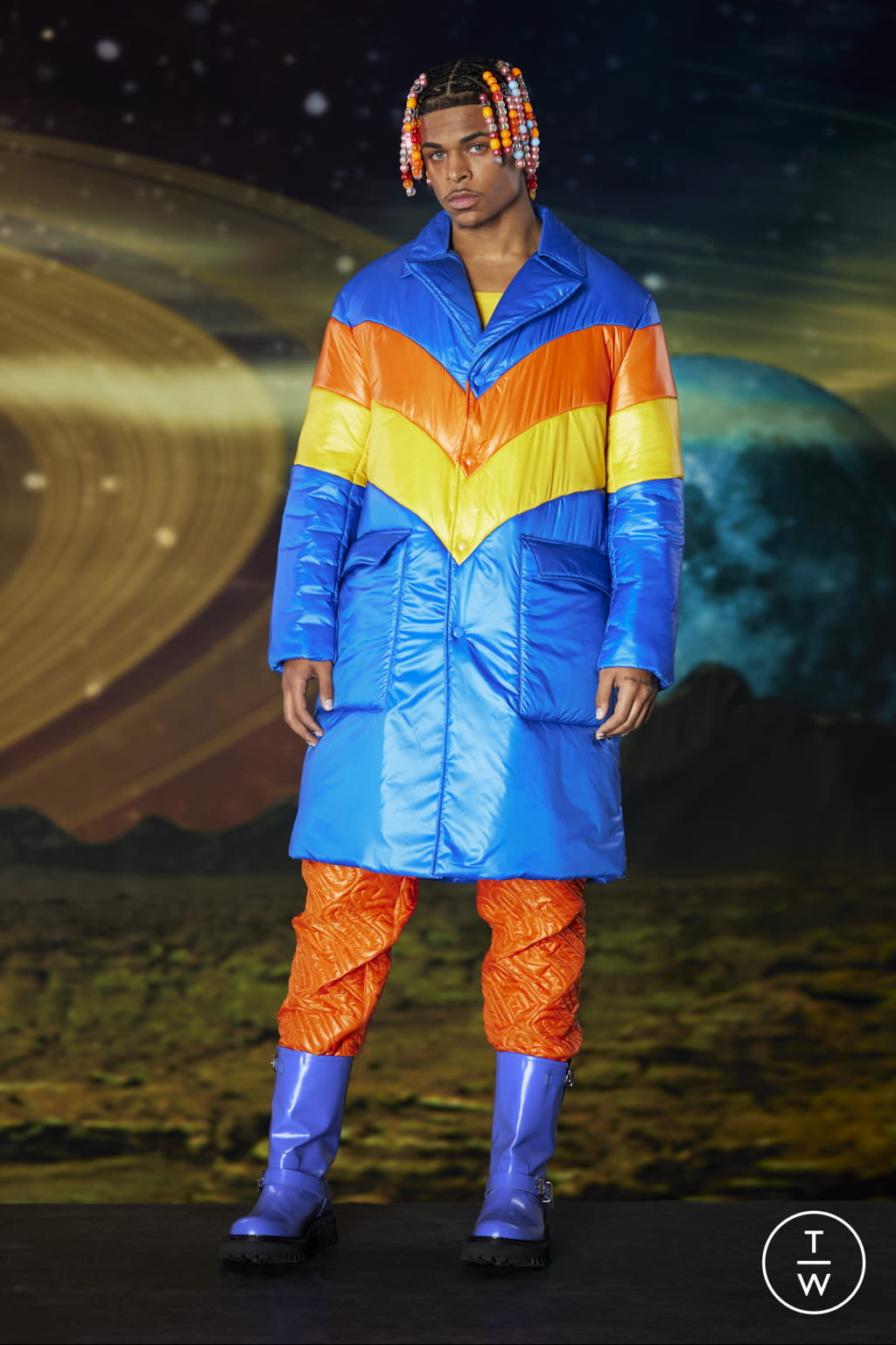 Fashion Week New York Pre-Fall 2022 look 18 from the Moschino collection menswear