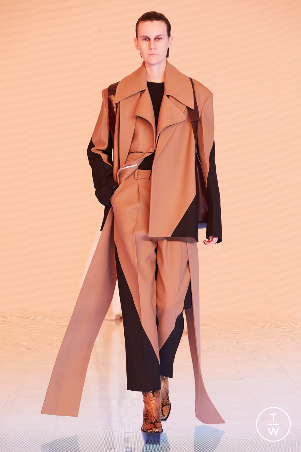 Fashion Week New York Fall/Winter 2022 look 18 de la collection Peter Do womenswear