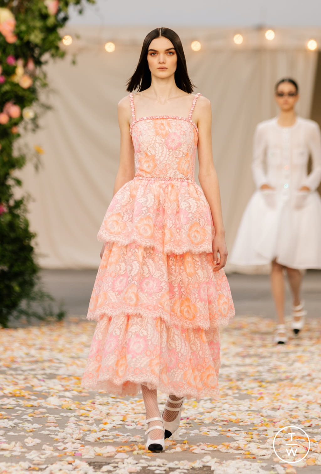 Fashion Week Paris Spring/Summer 2021 look 18 from the Chanel collection 高级定制