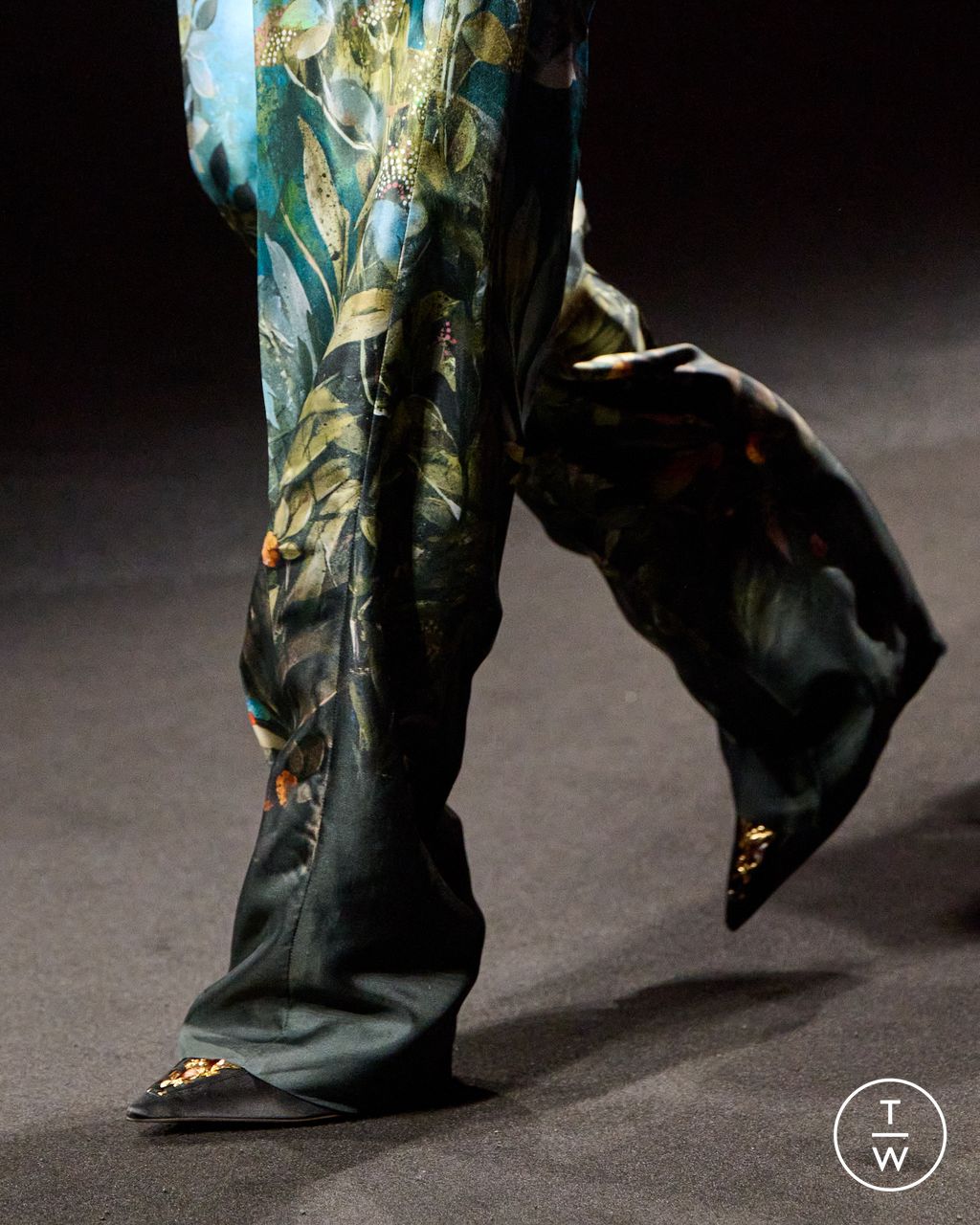 Fashion Week Milan Fall/Winter 2025 look 91 from the Roberto Cavalli collection womenswear accessories