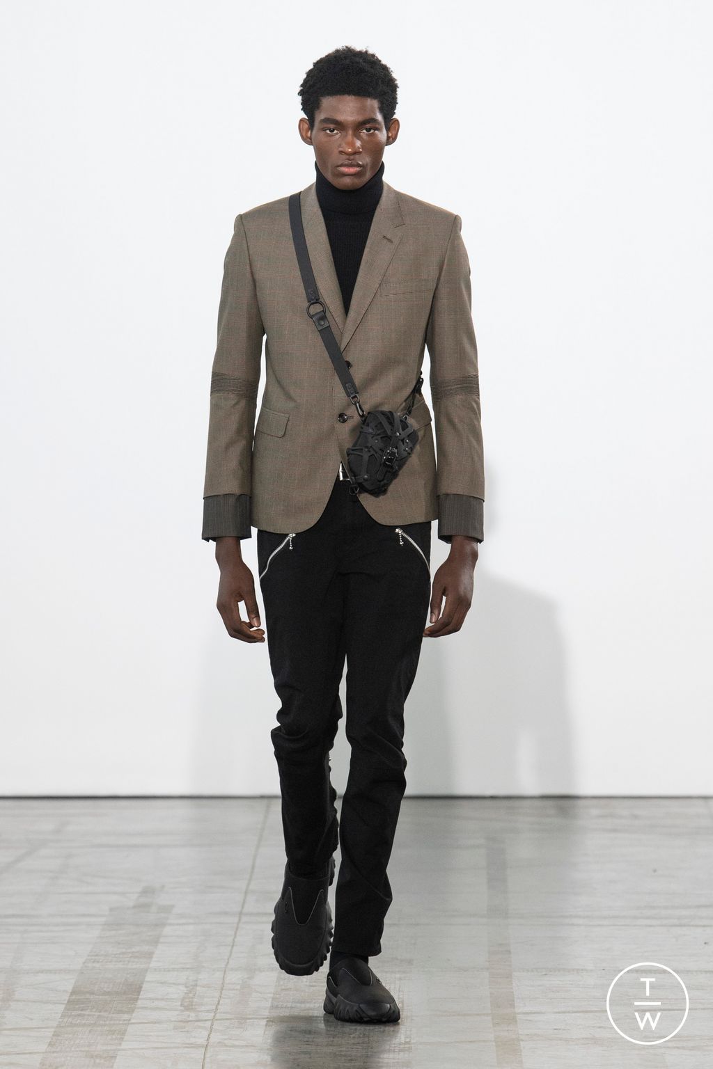 Fashion Week Paris Fall/Winter 2023 look 5 from the Junya Watanabe Man collection menswear
